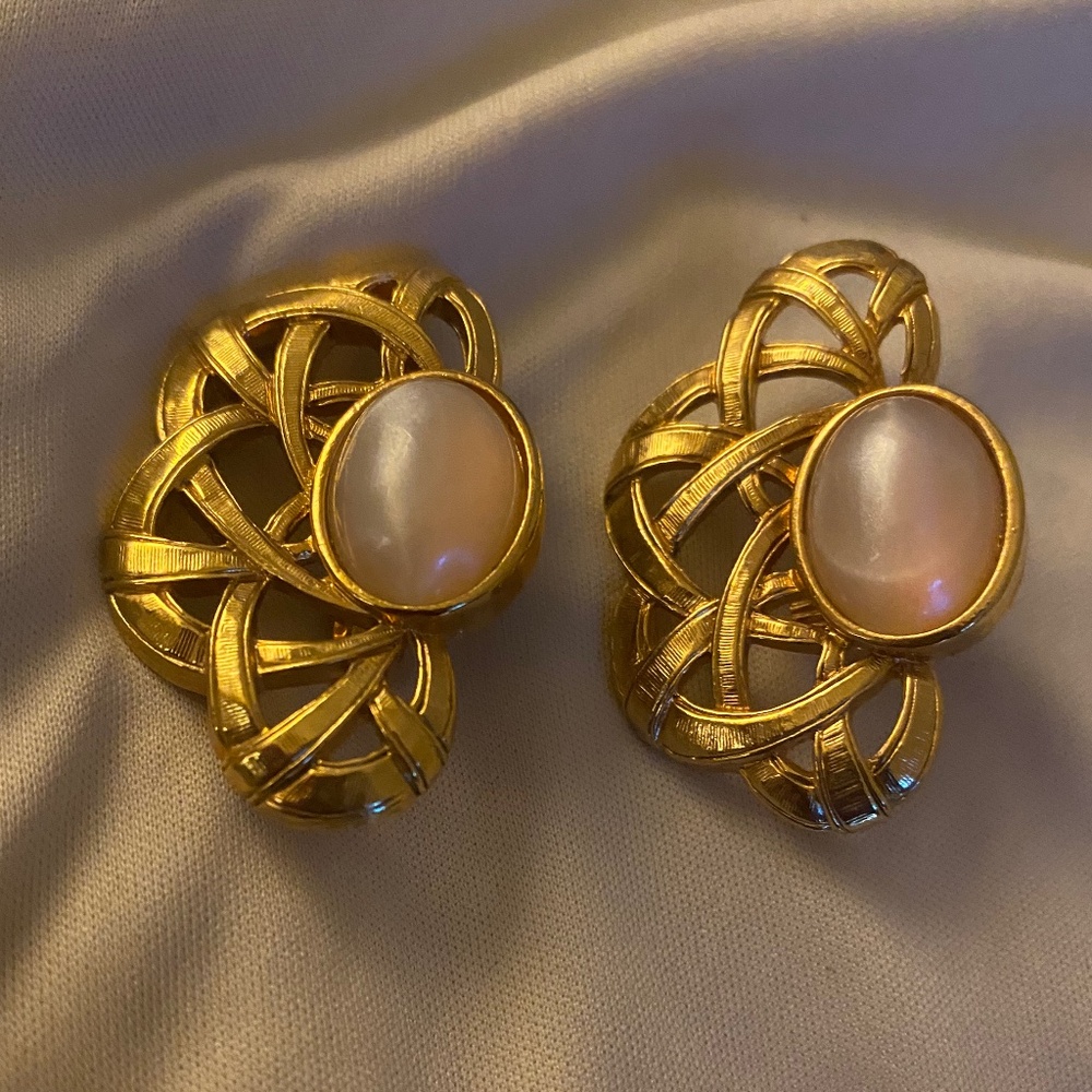 Vintage 1980s Gold Tone Wing moonstone Pearl Earrings